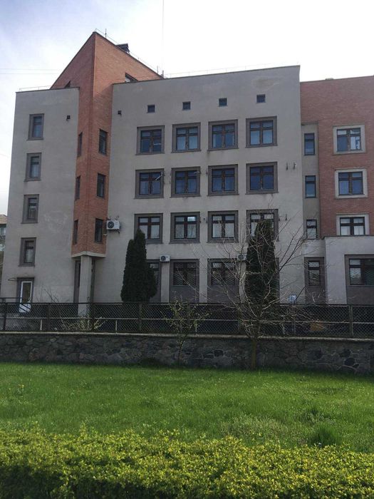 Оренда торгових, офісних прим. в новому  комплексі пл. від 18до 3000м2