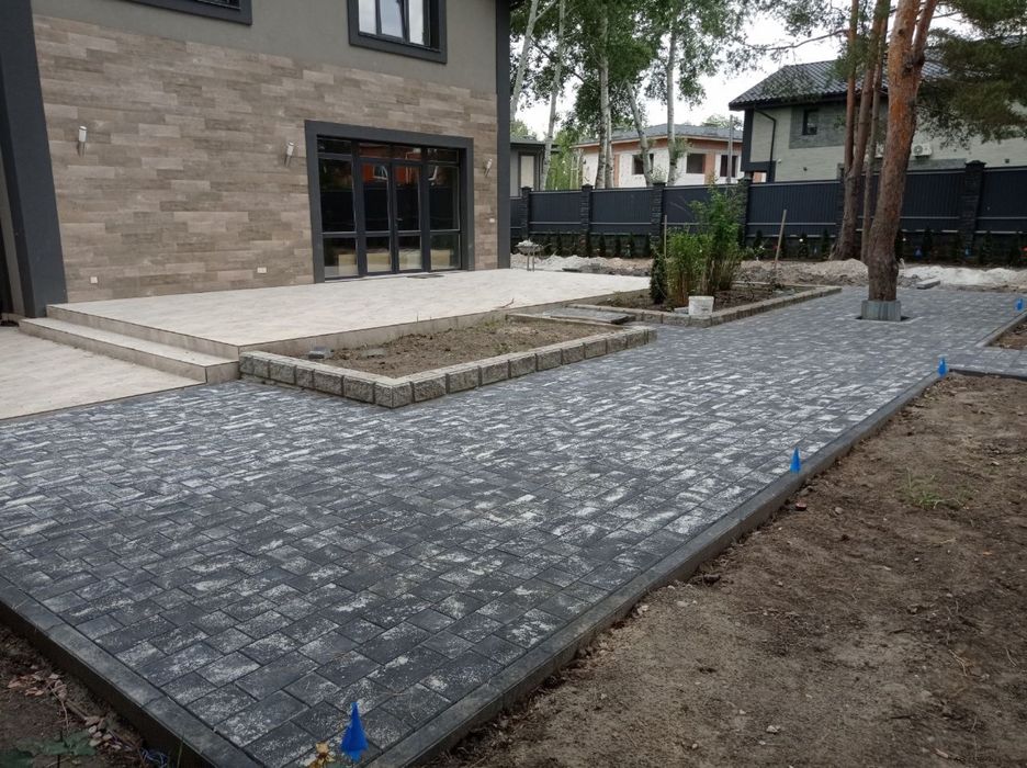 Укладка тротуарної плитки