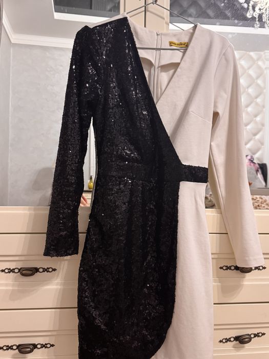 Чорно-біла сукня з паєтками