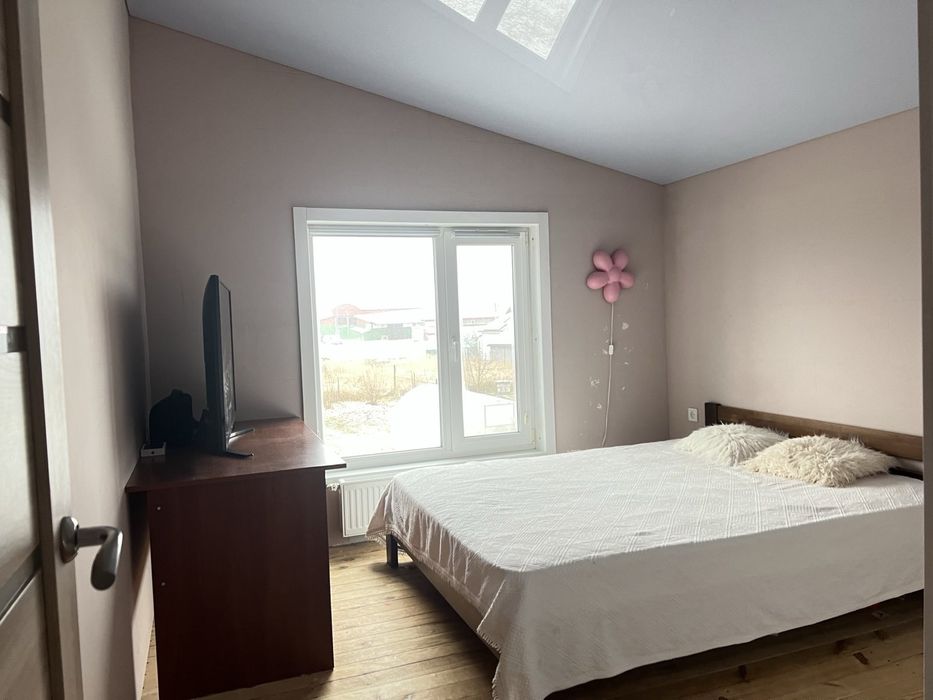 Новий будинок в передмісті Чернігова.