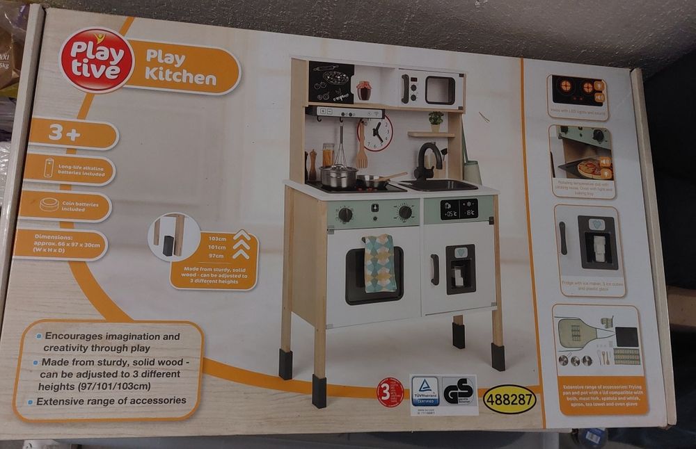 Drewniana kuchnia dla dzieci