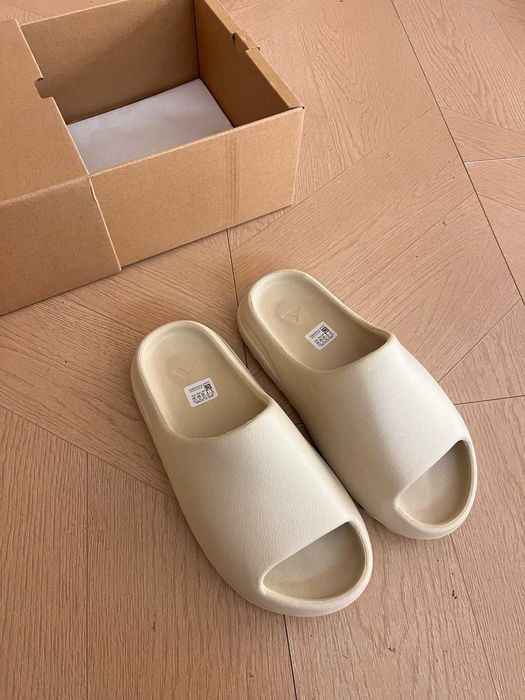 adidas Yeezy Slide Matowa biel R.46