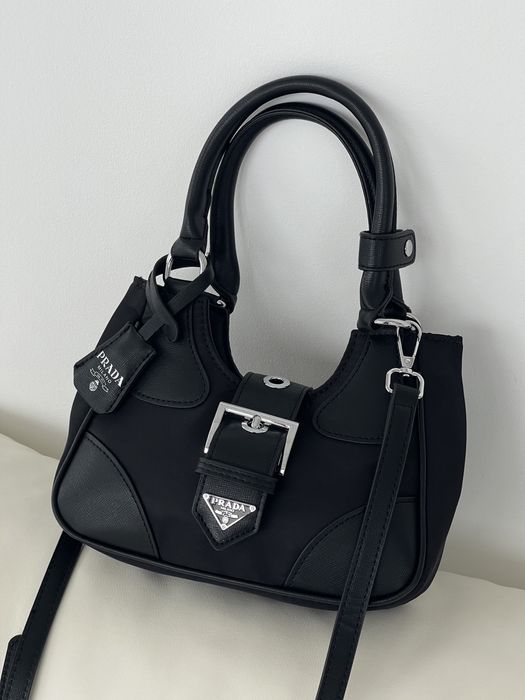 Трендова сумка Prada Moon Re-Nylon сумка Прада у вінтажному стилі Y2K