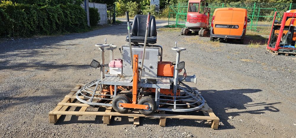 Zacieraczka samojezdna Zacieraczka dwutalerzowa B-MAC BM955-2S barikel