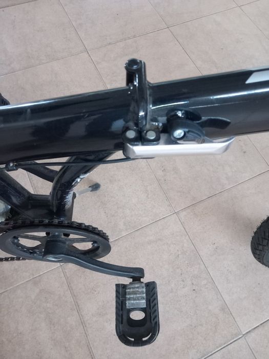 Bicicleta dobrável com pouco uso
