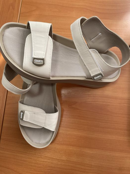 Босоніжки шкіряні 39 розмір