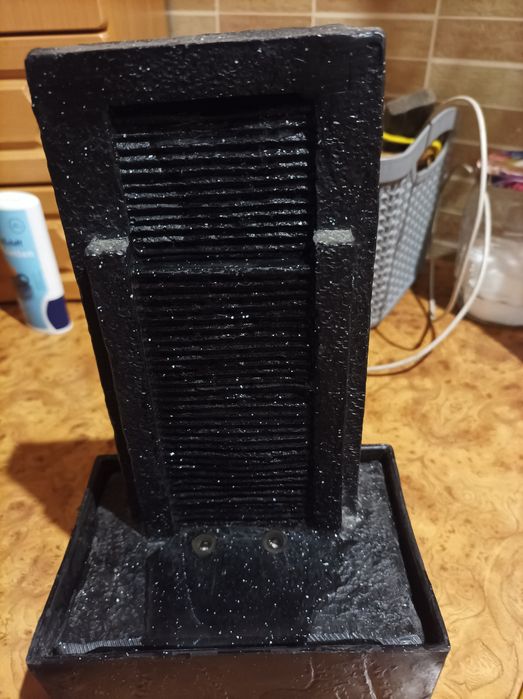 Fontanna ścienna wodospad