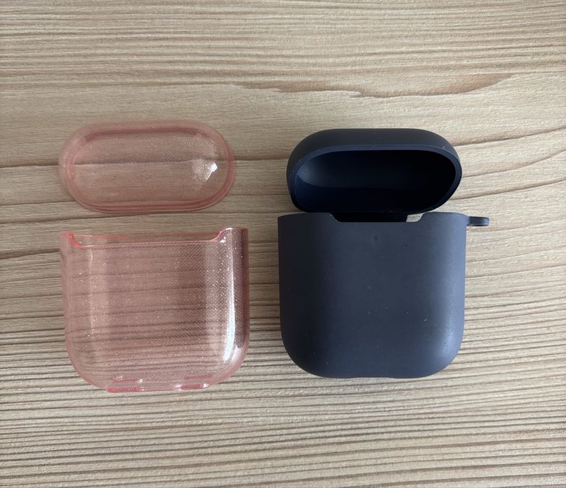 Продам 2 чохла  на Airpods 2