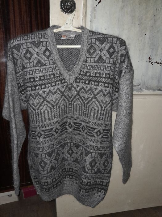 Светр махеровий сірий з орнаментом