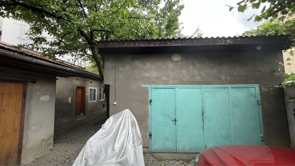 Дім на 8 сотинах престижна локація