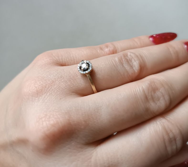 Pierścionek złoty z brylantami 16,1 mm