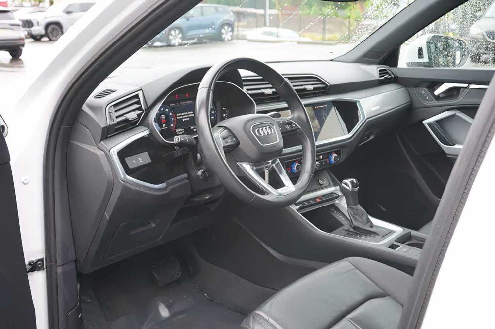 Audi Q3      2022