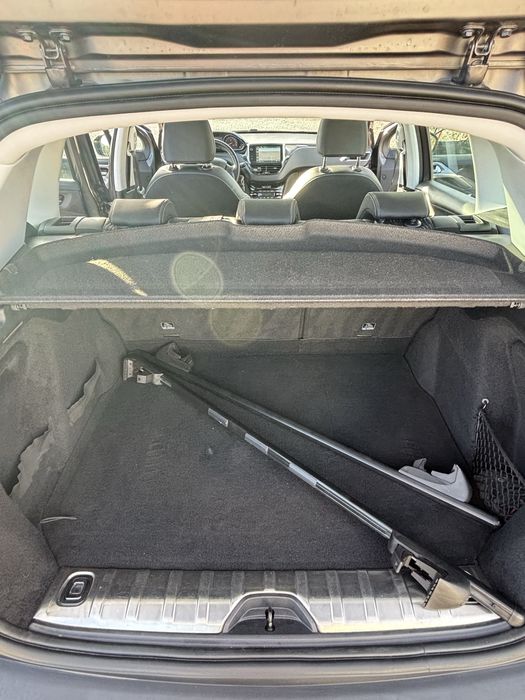 Peugeot 2008 Allure 1.2 gasolina (81kw) 2016 ano Teto Panoramico