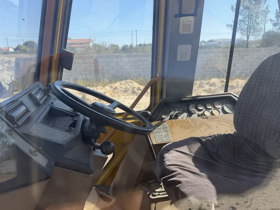 Retroescavadora caterpillar 438