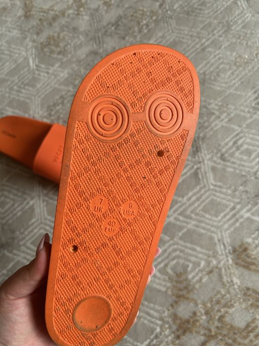 Pomarańczowe klapki 40