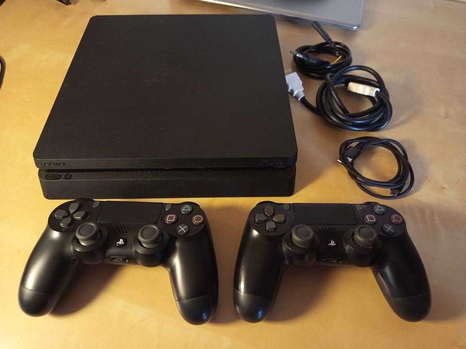 Playstation 4 Slim C/ 2 Comandos Originais e 2 Jogos