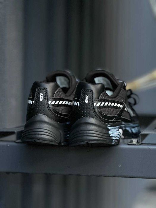 Nike Initiator Custom: біло чорні - 45 розмір