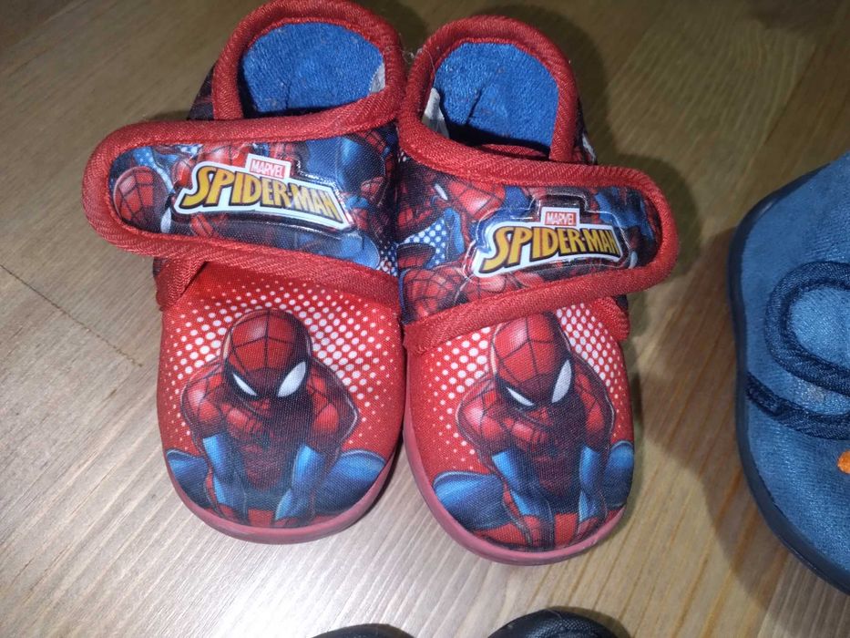 4 pares de pantufas de bebê