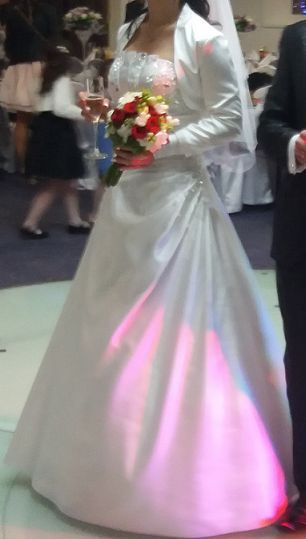 Sprzedam piękną białą satynową suknie ślubną rozm. 36-38