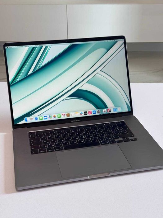 MacBook Pro 16” 2019р i7 16 gb RAM 512 gb SSD Space Gray 110 циклів