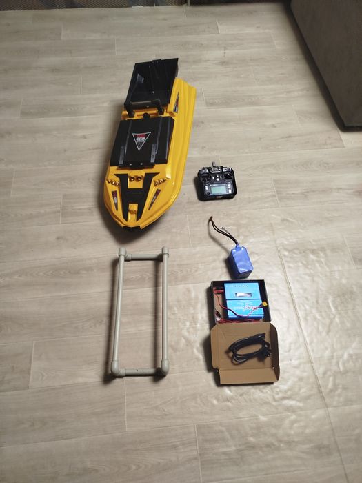 Кораблик для ловли карпа