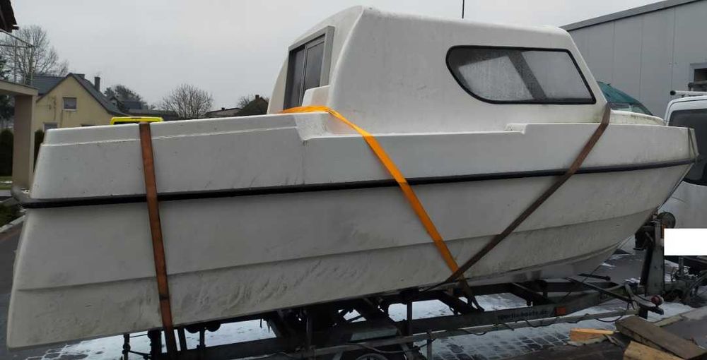 Łódź łódka kabinowa  6 metrów Opcja: przyczepa podłodziowa, silnik