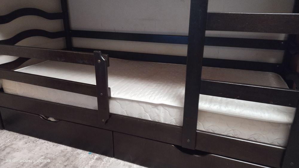 Продам двоярусне ліжко