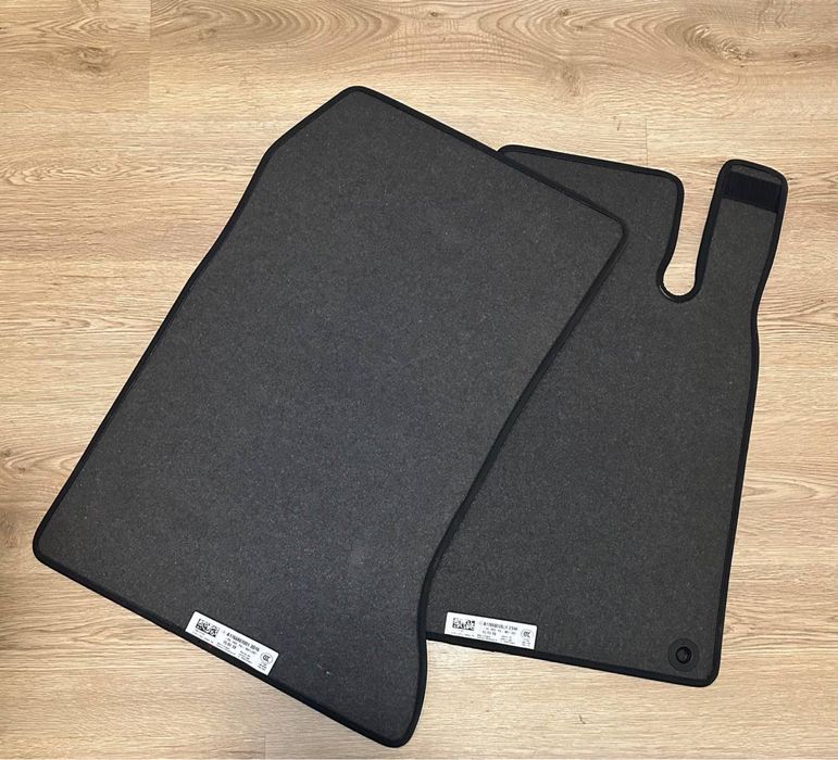 Оригінальні ворсові килимки Mercedes-Benz AMG