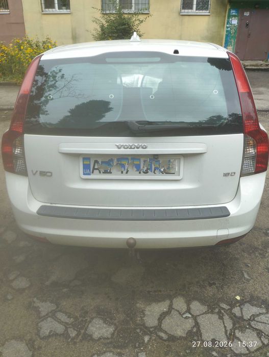 Автомобіль  volvo v50