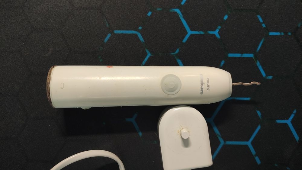 Електрична зубна щітка Philips Sonicare, вживана