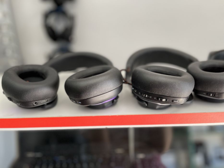 Безпровідні навушники JBL Quantum810