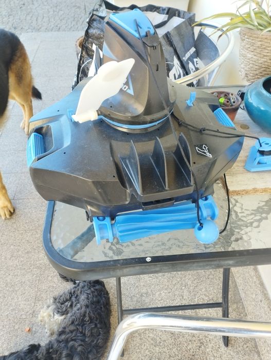 Robot aspirador de piscinas