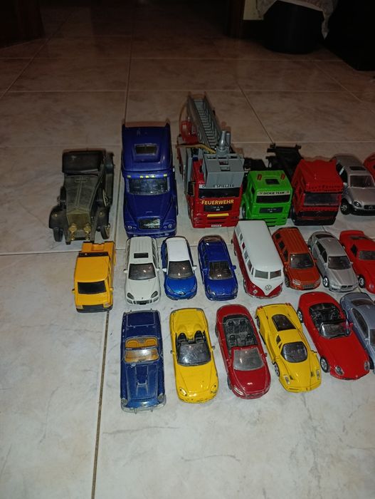 Miniaturas em bom estado geral 1:43 / 1:32