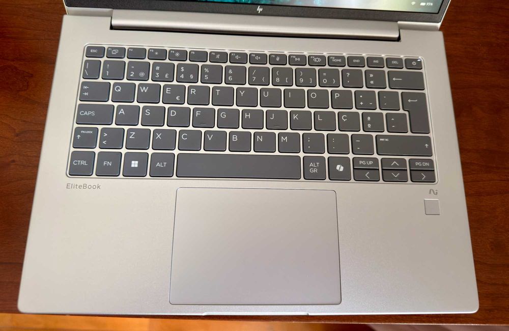 HP Elitebook 6 G1a AI|Ryzen AI 5 PRO 340|24G|512G|Radeon 4Gb|Garantia
