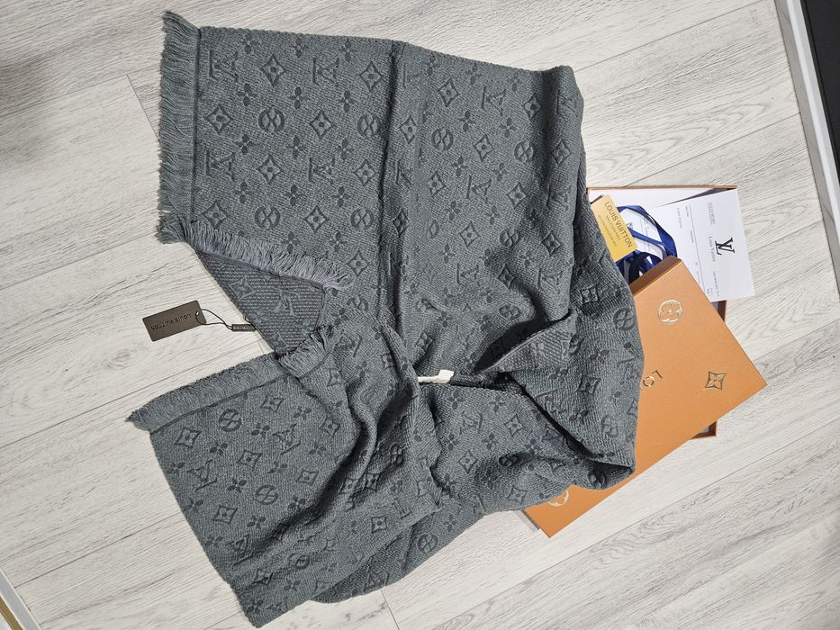 Piękny nowy szalik Louis Vuitton