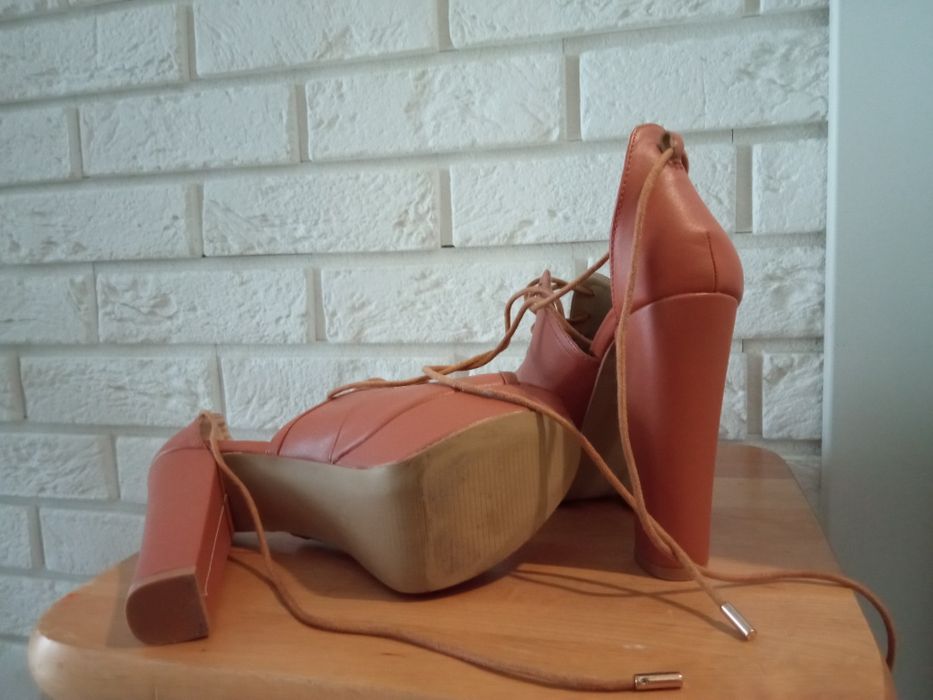Buty na słupku rozmiar 37