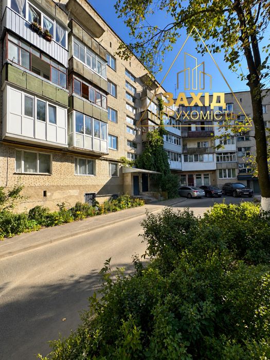 Трикімнатна біля ТЦ «Гостинець» 2 поверх, пр. Молоді