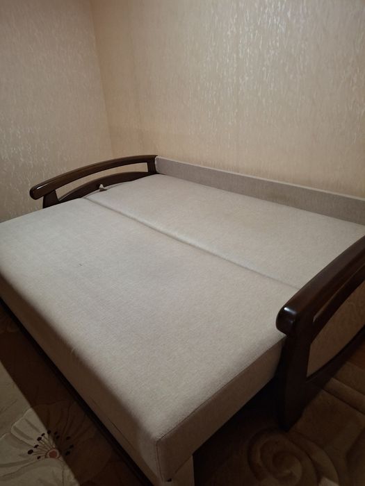 Диван у вітальню