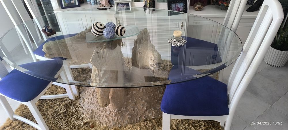 Conjunto de mesas em vidro com base escultórica de cavalos – design exclusivo