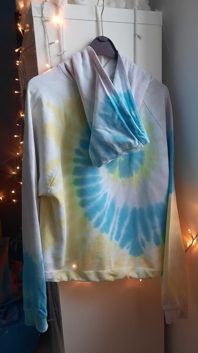 Kolorowa bluza z kapturem