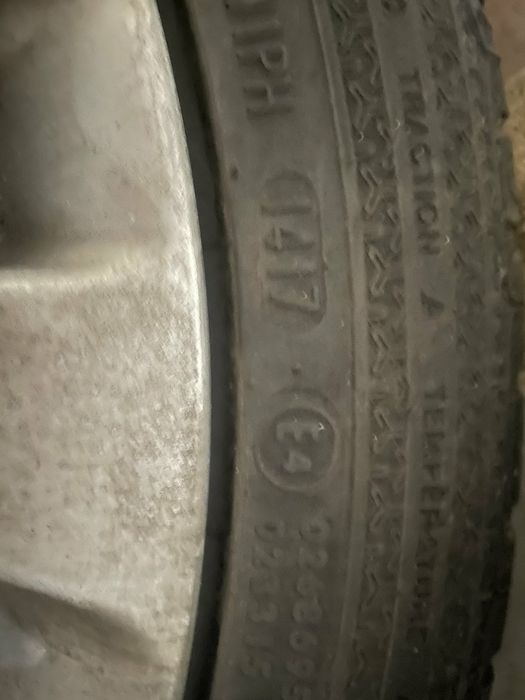 Продам хорошую резину17/215/45,резина находится в Харькове