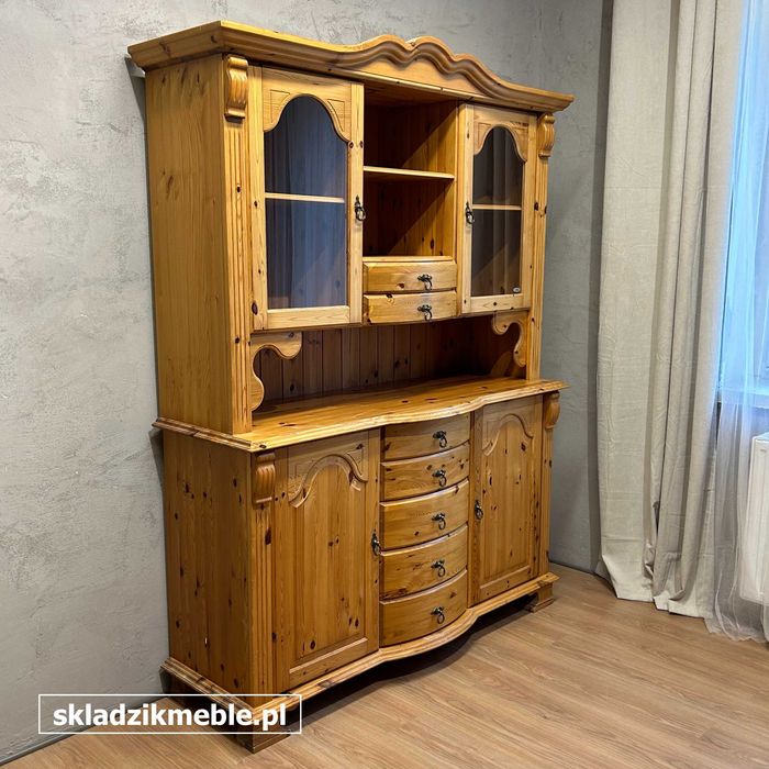 120925 Skandynawski kredens sosnowy z zaokrąglonymi frontami, ciekawy