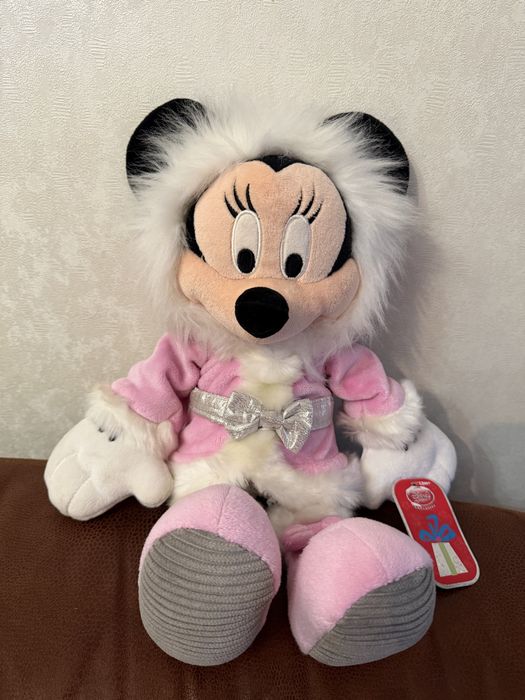 Минни Маус в зимнем наряде