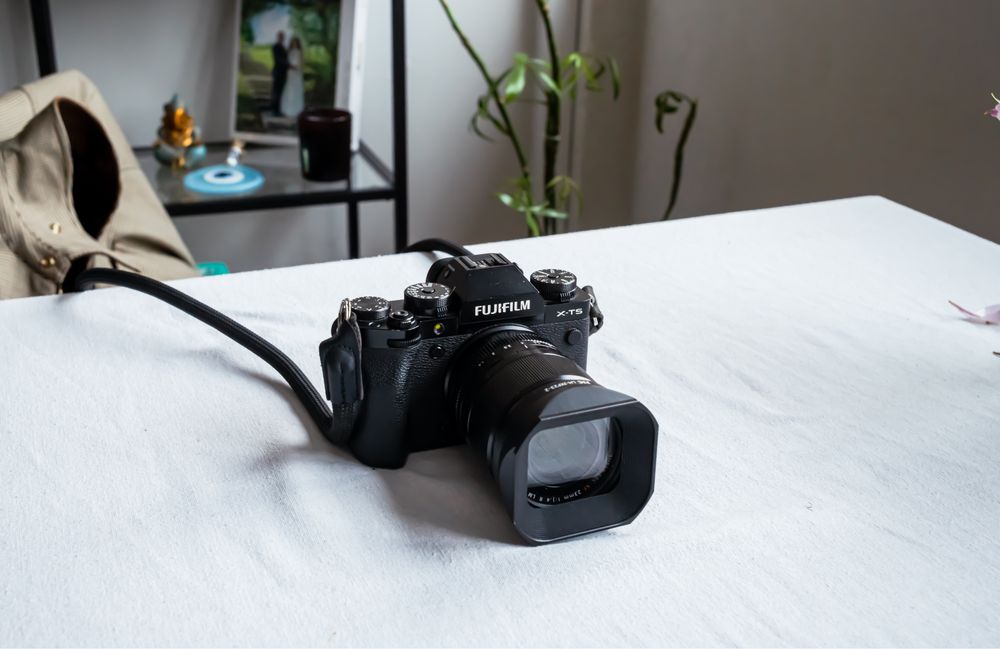 Fujifilm X-T5 with 5 pearl lens
