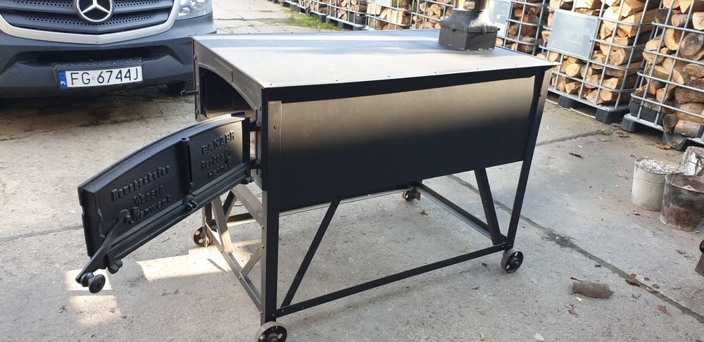 Stary poniemiecki piec chlebowy