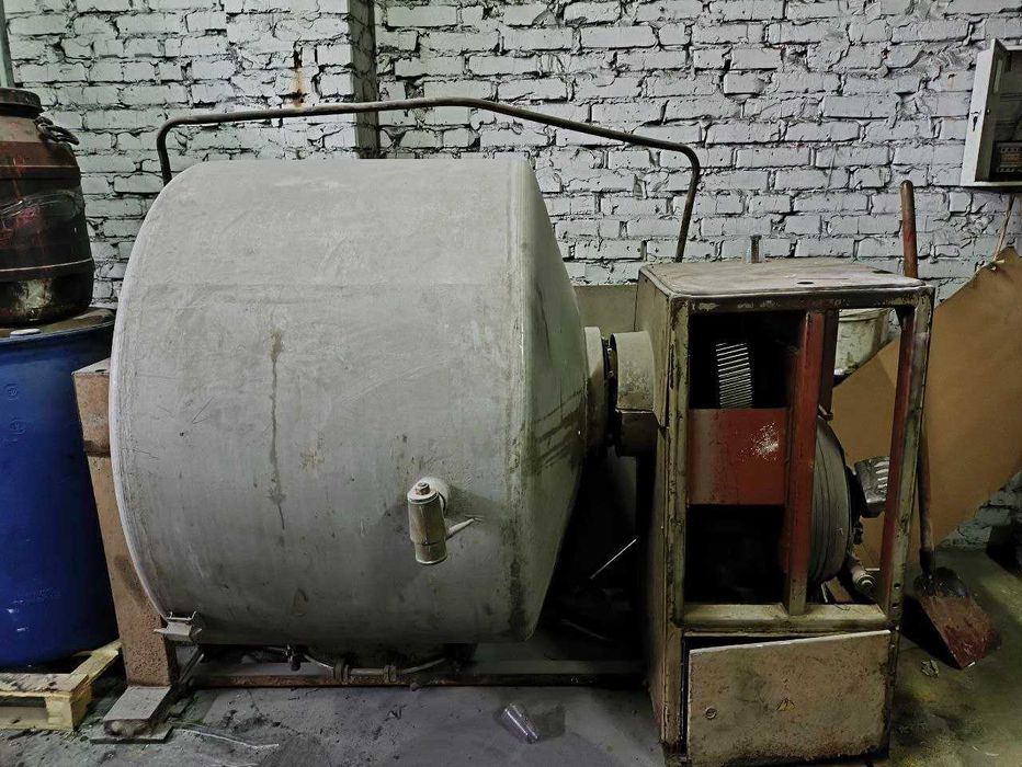 Промисловий змішувач для сипучих матеріалів. Горизонтальний змішувач