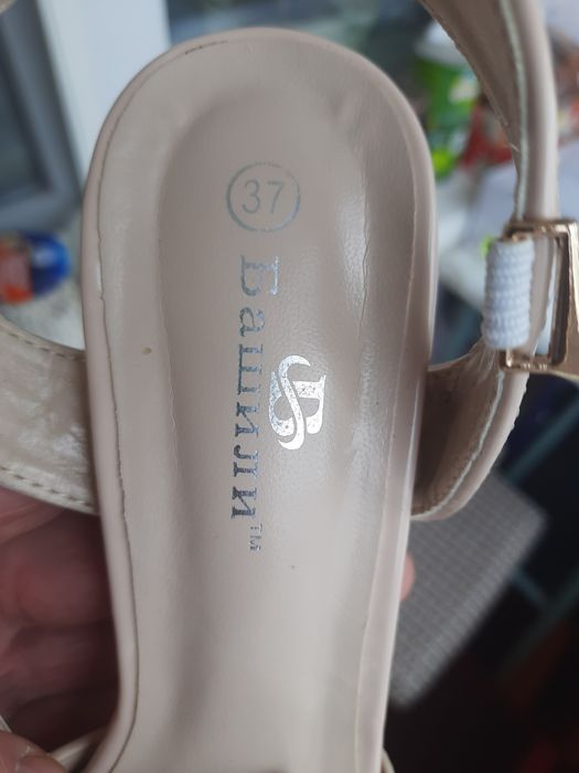 Босоніжки жіночі.