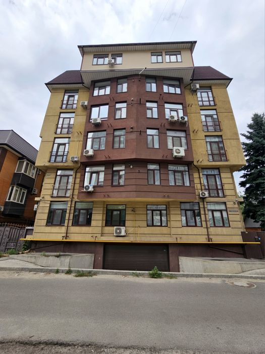 Продам 3 кім. квартиру з ремонтом у клубному будинку, вул. Наримська.