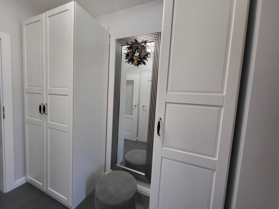 Eleganckie białe szafy - przedpokój, garderoba, pokój