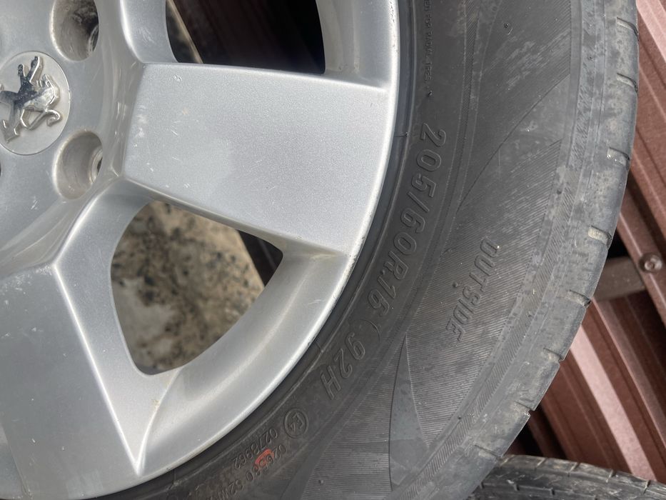 Диски з резиною 205/60/R16 Комплект дисків R16 Пежо 3008 5008